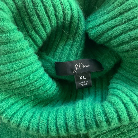 J CREW Emerald green turtleneck sweater/XL/non smoker - Picture 5 of 5